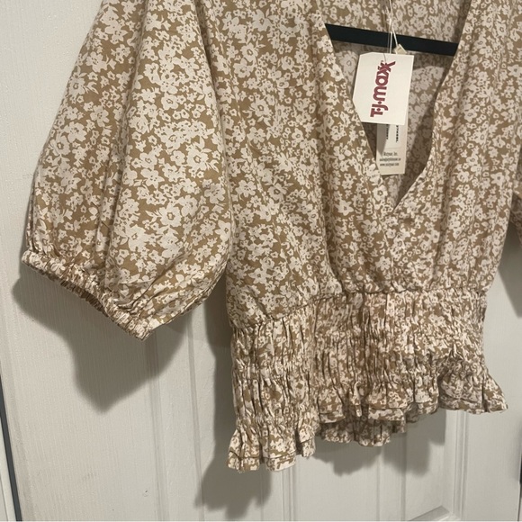 New cropped puff sleeves floral top - Picture 3 of 4